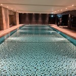 水中照明を取り換えました。より明るいプールをお楽しみください！