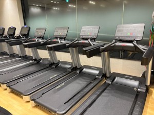 トレッドミルを4台交換致しました。